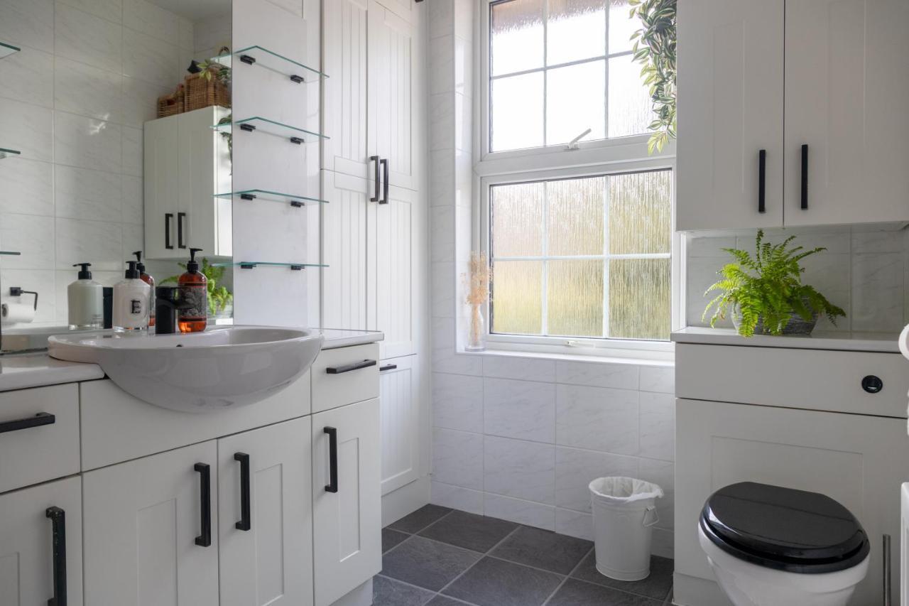 Hereford City - St Owens Terrace - Comfortable & Spacious Well Presented Three Storey House, Perfect For A Weekend Away & Exploring The City On Foot - Hosted By Rentmyhouse Екстериор снимка
