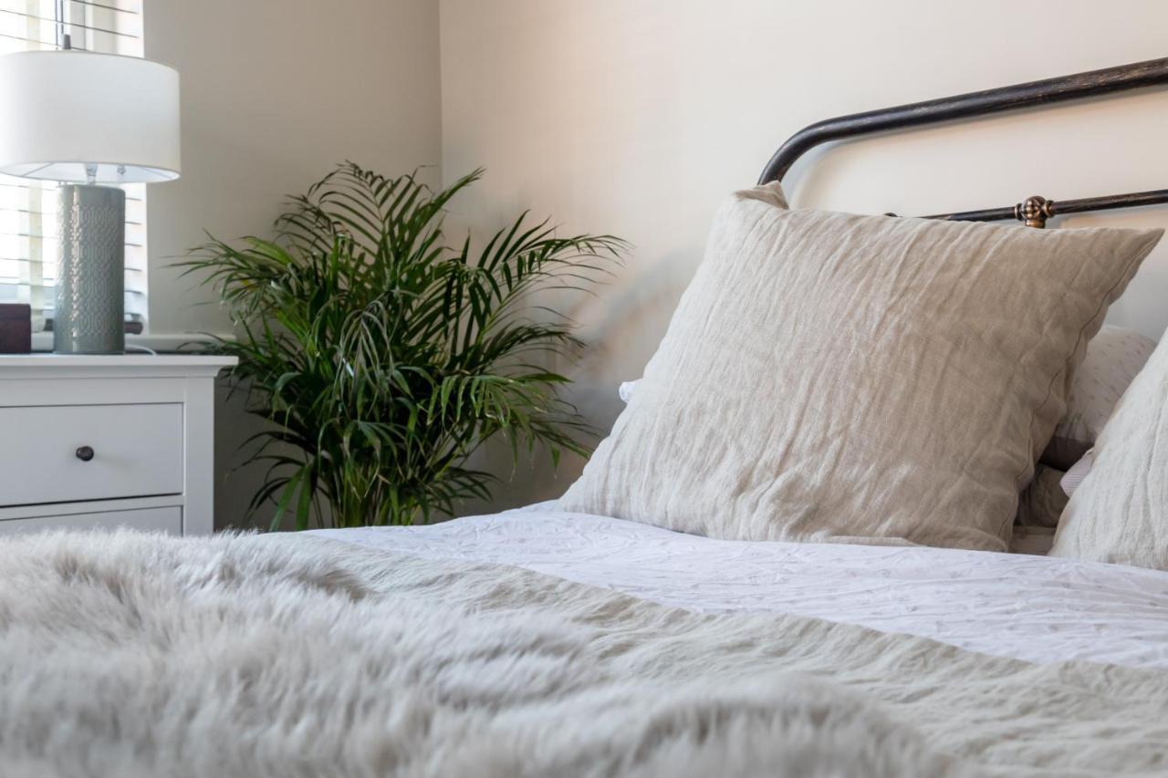 Hereford City - St Owens Terrace - Comfortable & Spacious Well Presented Three Storey House, Perfect For A Weekend Away & Exploring The City On Foot - Hosted By Rentmyhouse Екстериор снимка